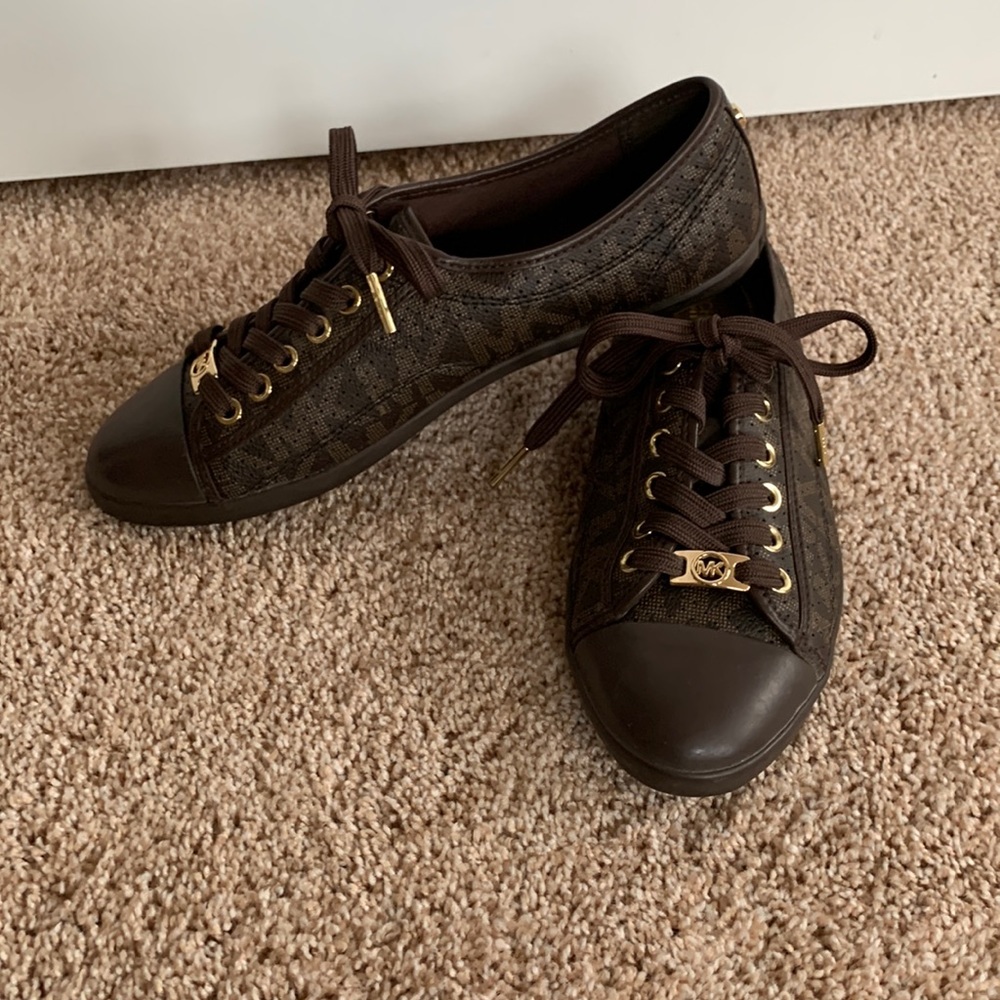 Michael Kors 2 toned brown lace up with gold embellishments